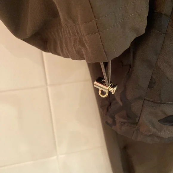 Chico’s Zenergy Camouflage Jacket and Pants Set - Picture 6 of 6